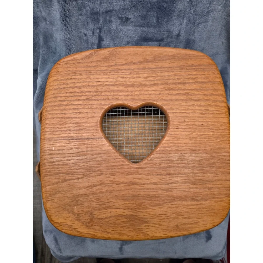 Bradford Basket Co 1998 Handwoven Wooden Pie Basket Heart Lid Riser USA Made